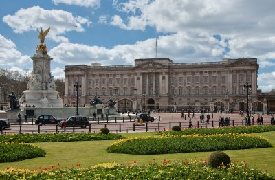 Buckingham_Palace,_London_-_April_2009 (Custom) (2)